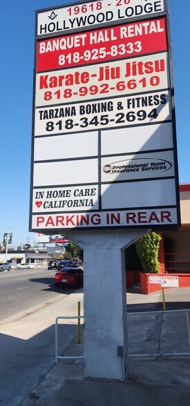 More Photos Of 19626 Ventura Blvd, Tarzana Office For Lease