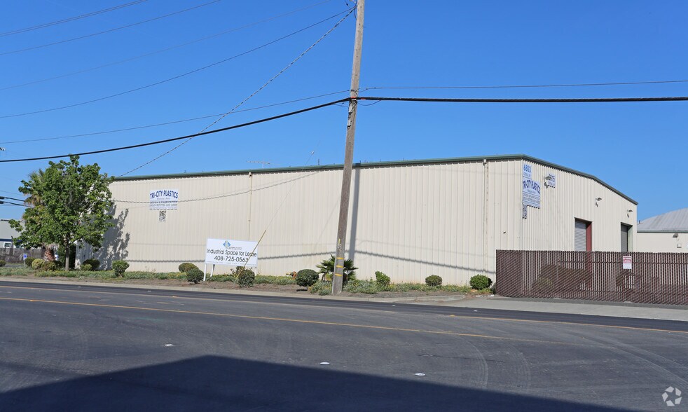 More Photos Of 6803-6815 Central Ave, Newark Warehouse For Lease