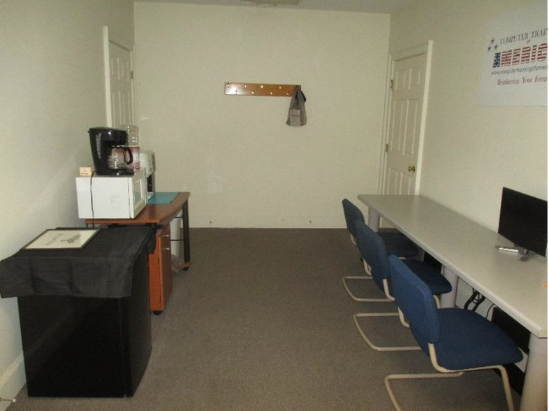 More Photos Of 1448 Main St, Palmer Medical For Lease