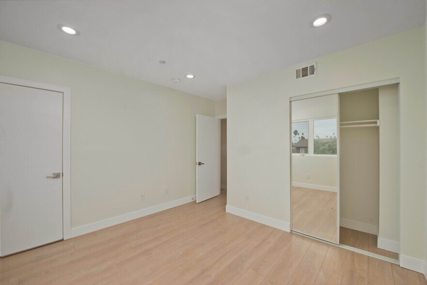 More Photos Of 635 N Harvard Blvd, Los Angeles Apartments For Sale