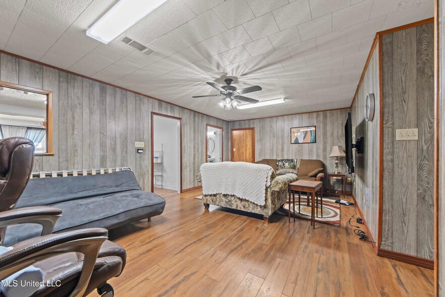 More Photos Of 2713 & 2717 15th Ave, Gulfport Light Distribution For Sale