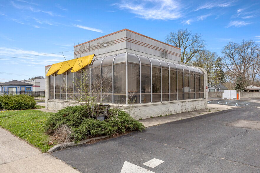 More Photos Of 15839 Telegraph Rd, Redford Township Fast Food For Lease