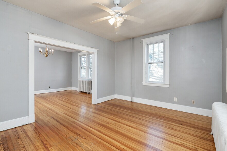 More Photos Of 13 Annapolis St, Annapolis Storefront Retail Office For Sale