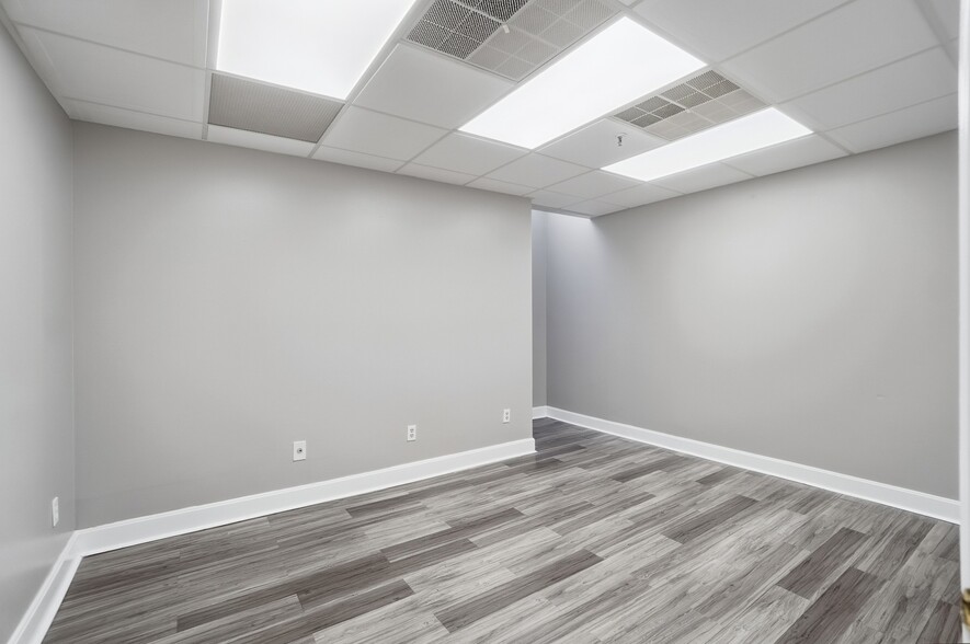 More Photos Of 4753-4759 Cornell Rd, Blue Ash Medical For Sale
