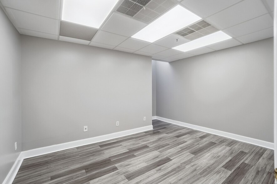 More Photos Of 4753-4759 Cornell Rd, Blue Ash Medical For Sale