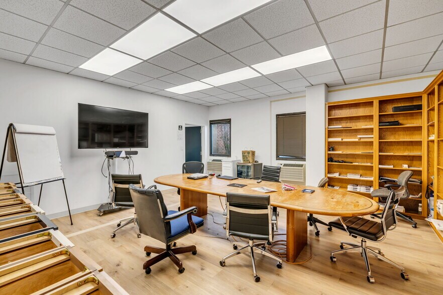 More Photos Of 5731 General Washington Dr, Alexandria Distribution For Sale