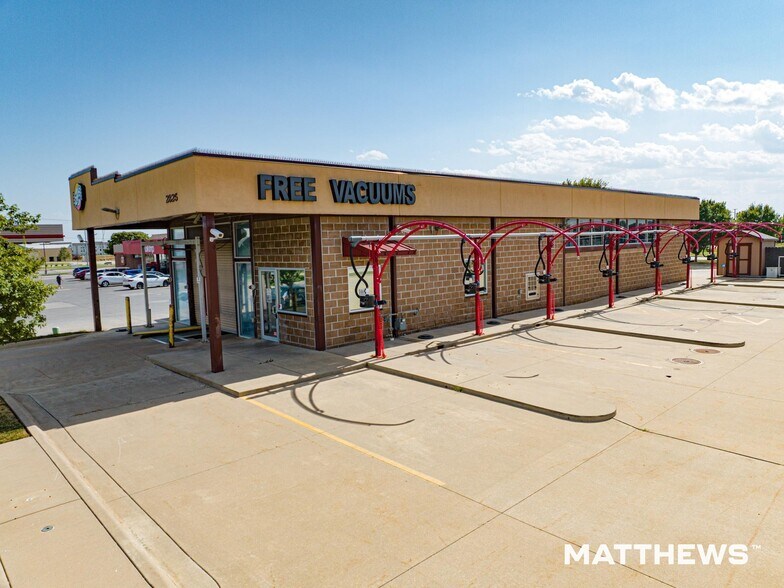 Primary Photo Of 2825 N Rock Rd, Derby Carwash For Sale