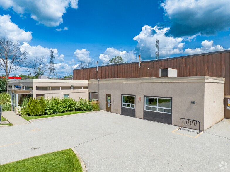 More Photos Of 955 Maple Ave, Burlington Warehouse For Sale