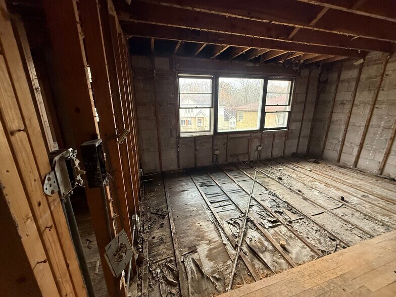 More Photos Of 8735 S Beverly Blvd, Chicago Apartments For Sale