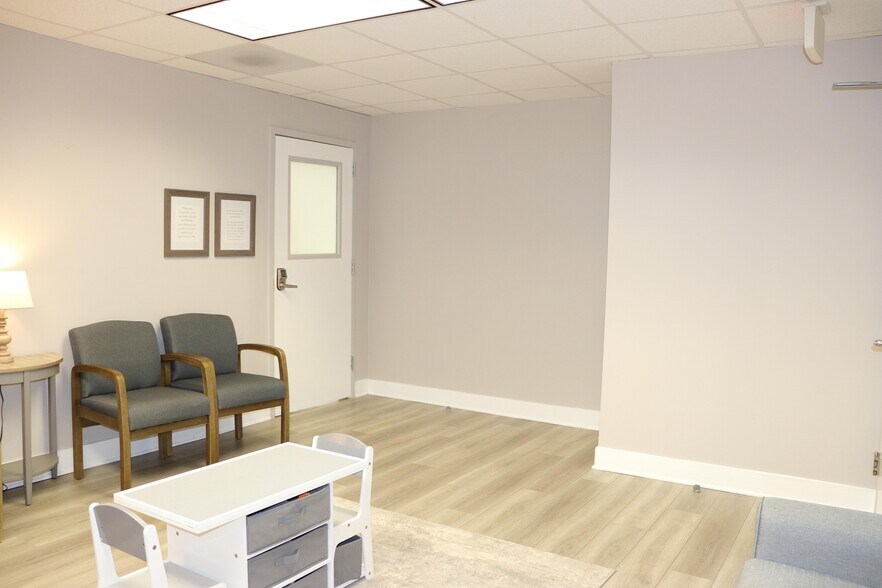 More Photos Of 3930 Walnut St, Fairfax Medical For Sale