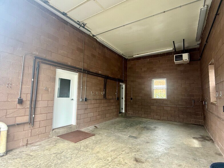 More Photos Of 337 Broadway, Kingston Freestanding For Lease