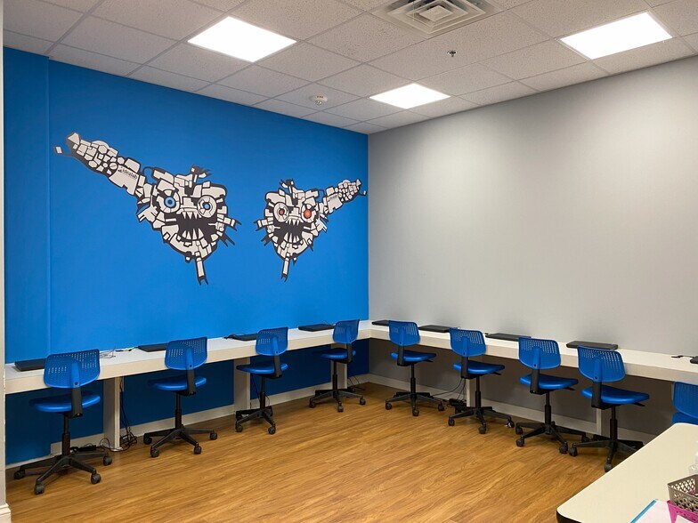 More Photos Of 11710 Broadway St, Pearland Storefront For Lease