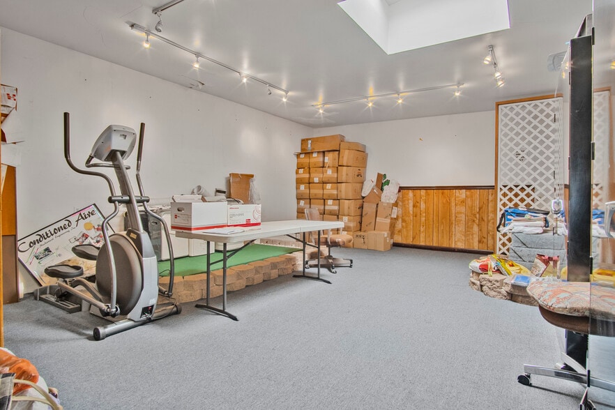 More Photos Of 18650 Parthenia St, Northridge Service For Sale