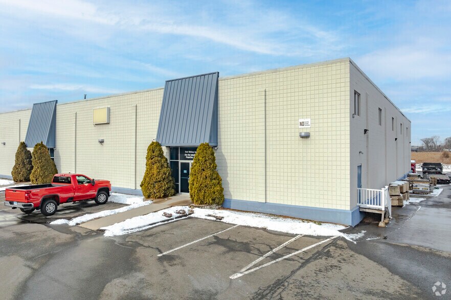 More Photos Of 100 Republic Dr, North Haven Warehouse For Lease