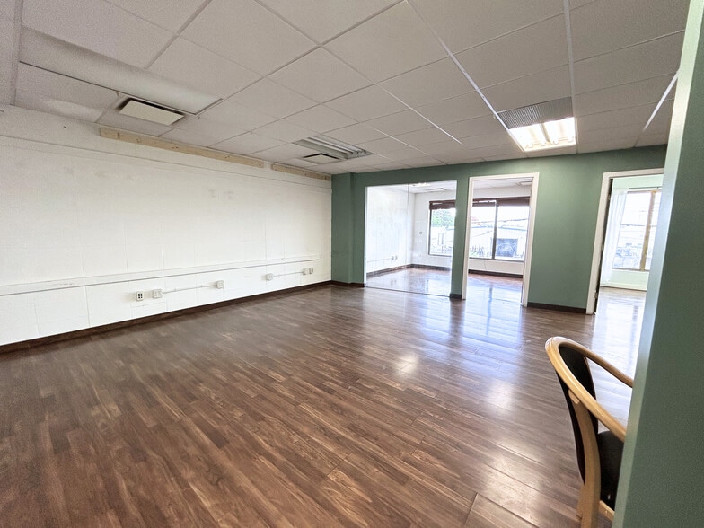 More Photos Of 7505 104th St, Edmonton Storefront Retail Office For Lease