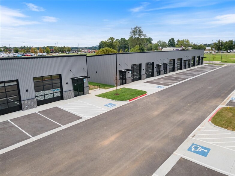 Primary Photo Of Lowell Commerce Park Ave, Lowell Self Storage For Sale