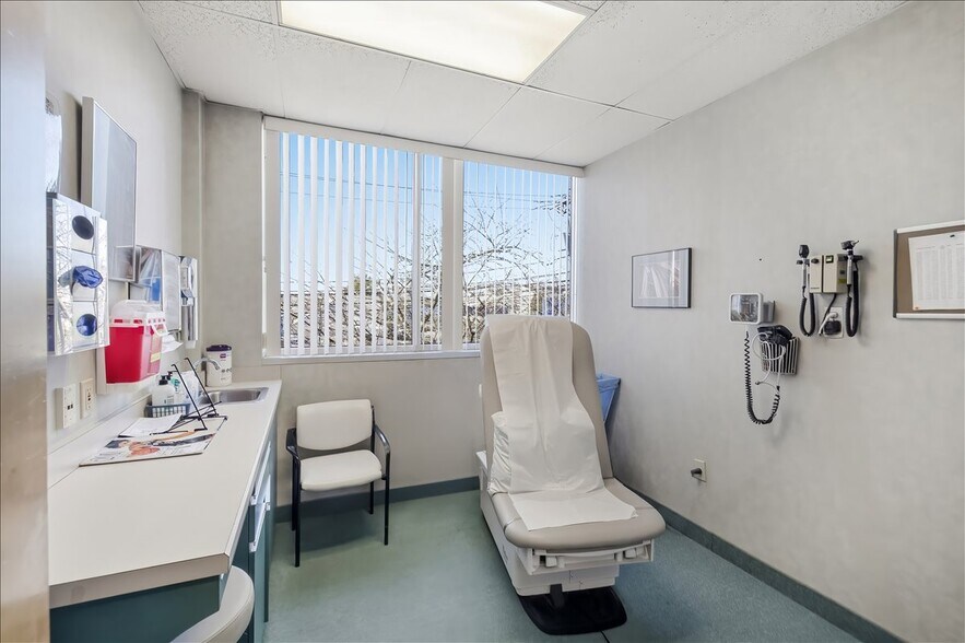 More Photos Of 333 Old Hook Rd, Westwood Medical For Sale