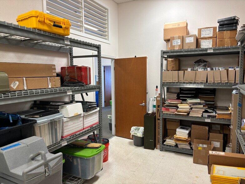 More Photos Of 1280 Kamehameha, Hilo Light Manufacturing For Lease