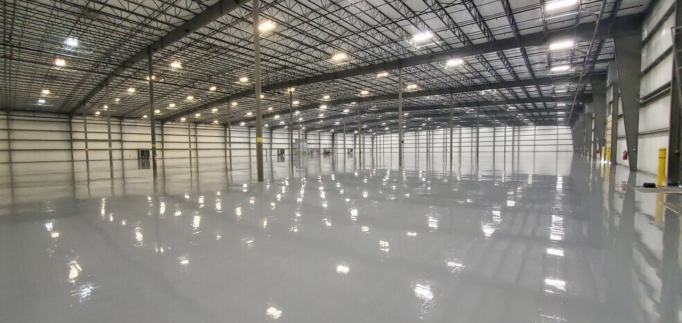 More Photos Of 370 High Rail Way, Bowling Green Warehouse For Lease