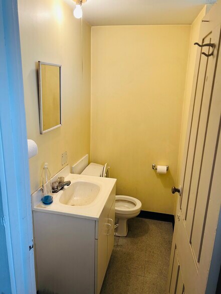 More Photos Of 23 Skillman St, Roslyn Flex For Lease