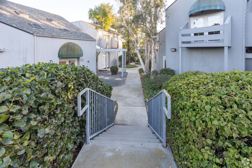 More Photos Of 760 Las Posas Rd, Camarillo Loft Creative Space For Lease