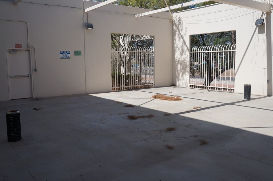 More Photos Of 6750 N Desert Blvd, El Paso Distribution For Lease