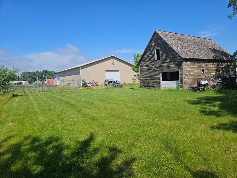 More Photos Of 1100 State St, Fairmont Flex For Sale