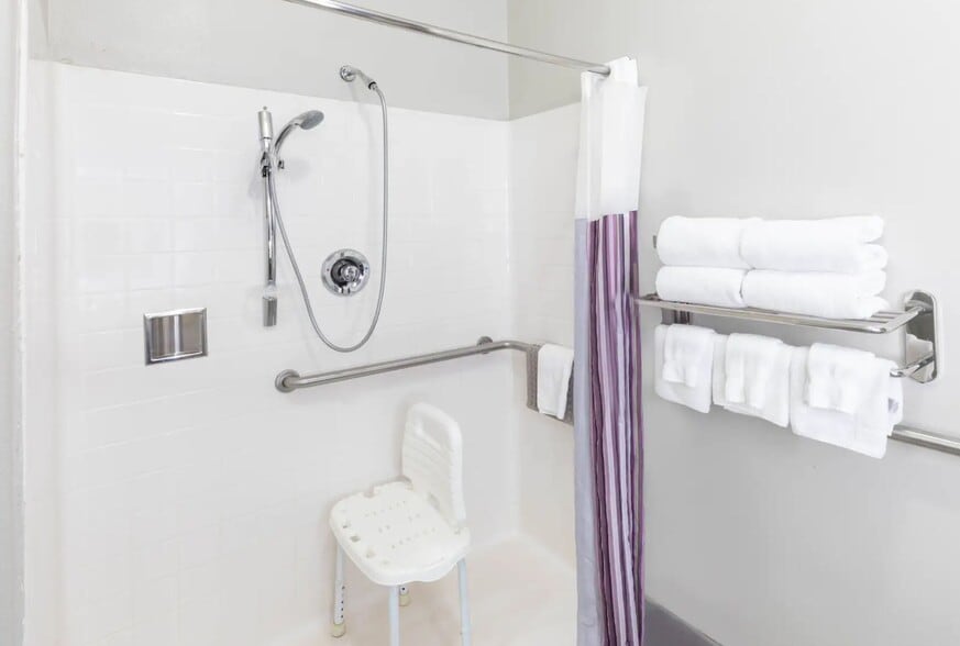 More Photos Of 910 State Highway 35 N, Port Lavaca Hotel For Sale