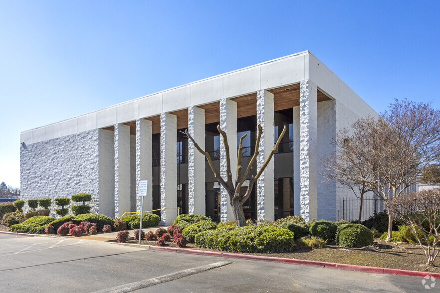 Primary Photo Of 3185 M St, Merced Medical For Lease