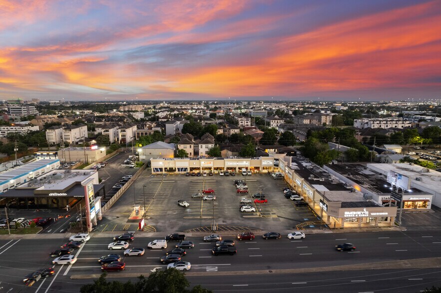 More Photos Of 5757 Westheimer Rd, Houston Unknown For Lease