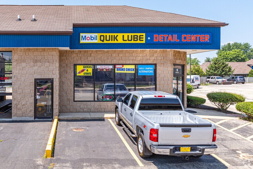 More Photos Of 18 W Merchants Dr, Oswego Auto Repair For Sale