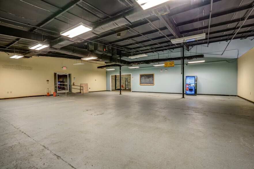 More Photos Of 1725 Davis St, Rocky Mount Warehouse For Lease