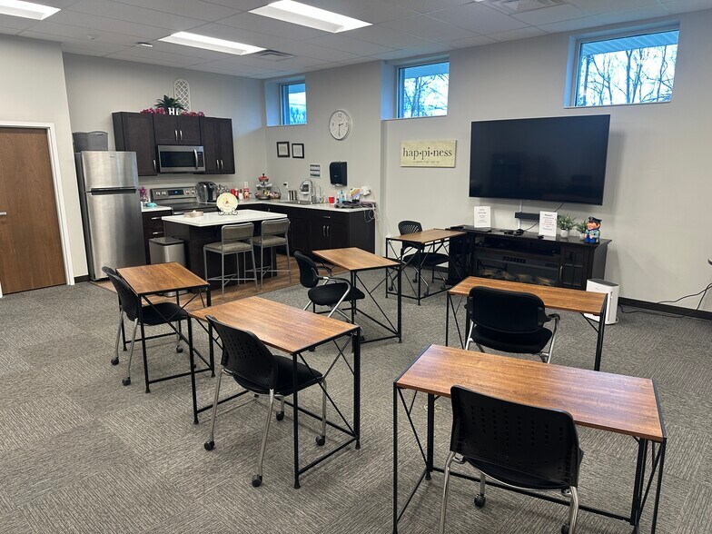 More Photos Of 278 Lee Hwy, Verona Auto Repair For Lease