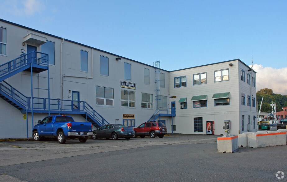 More Photos Of 2700 W Commodore Way, Seattle Warehouse For Lease