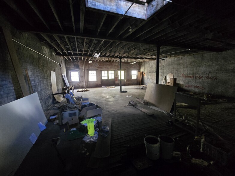 More Photos Of 122 E Liberty St, Cincinnati Manufacturing For Sale