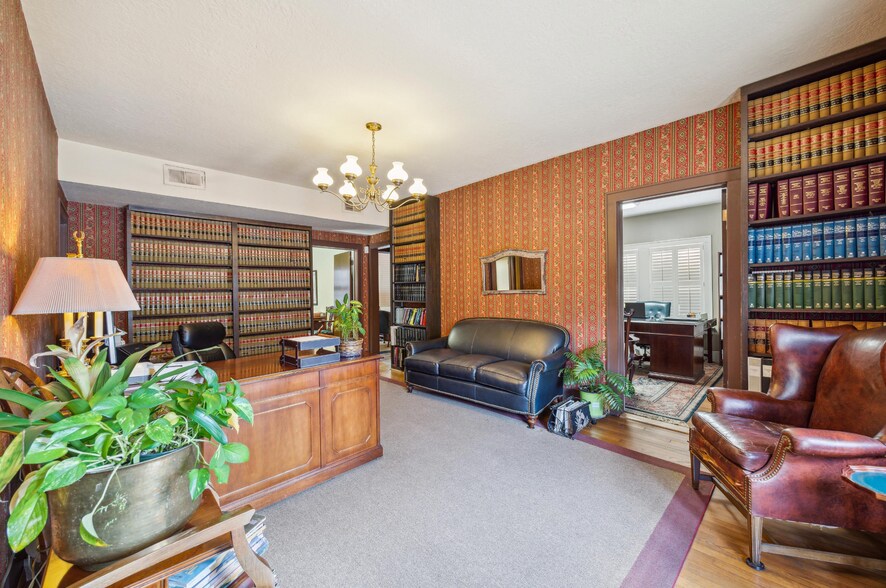 More Photos Of 1717 S Shepherd Dr, Houston Office Residential For Lease