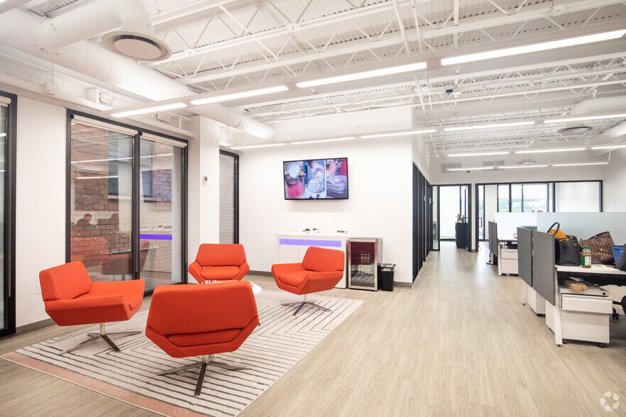 More Photos Of 11 Grace Ave, Great Neck Office For Lease