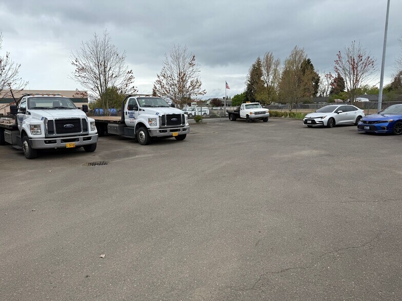 More Photos Of 3894 Roosevelt Blvd, Eugene Industrial For Sale