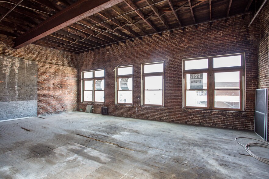 More Photos Of 2035 W Broad St, Richmond Storefront Retail Office For Lease