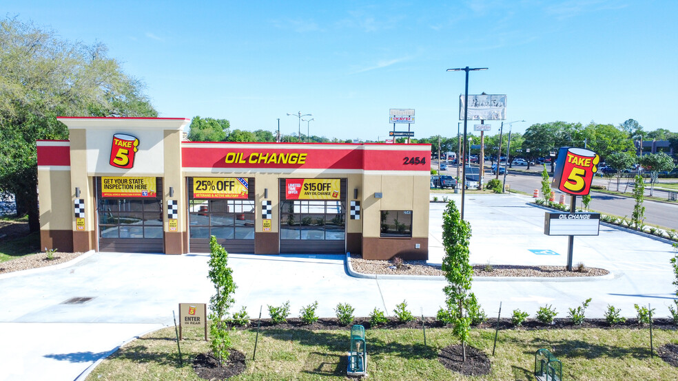 Primary Photo Of 2545 Gessner Rd, Houston General Retail For Sale