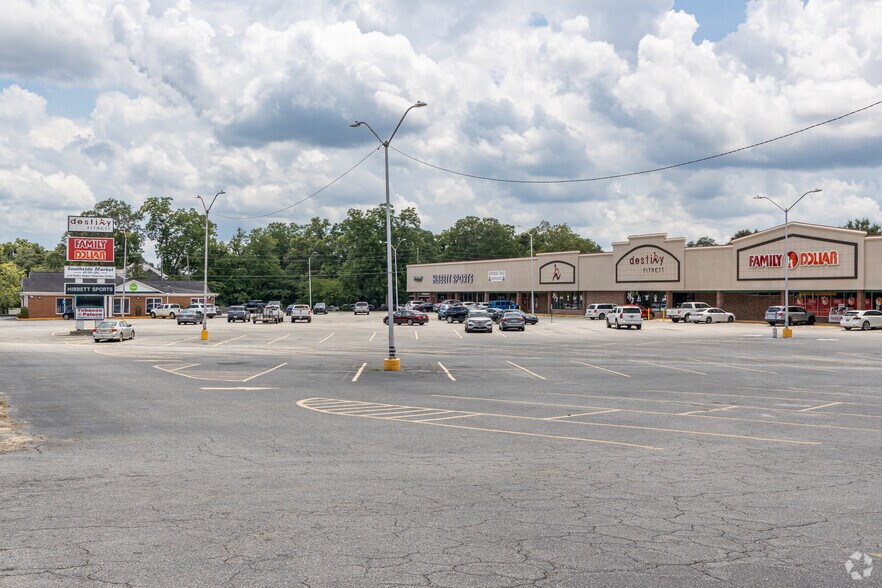 More Photos Of 832-856 College St, Eastman General Retail For Sale