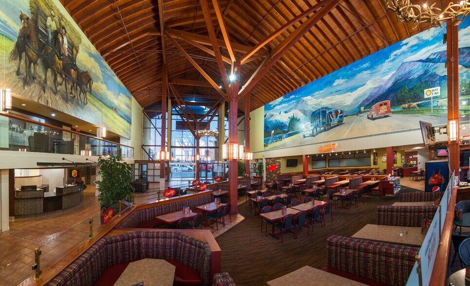 More Photos Of 26 Strathmoor Dr, Sherwood Park Hotel For Lease