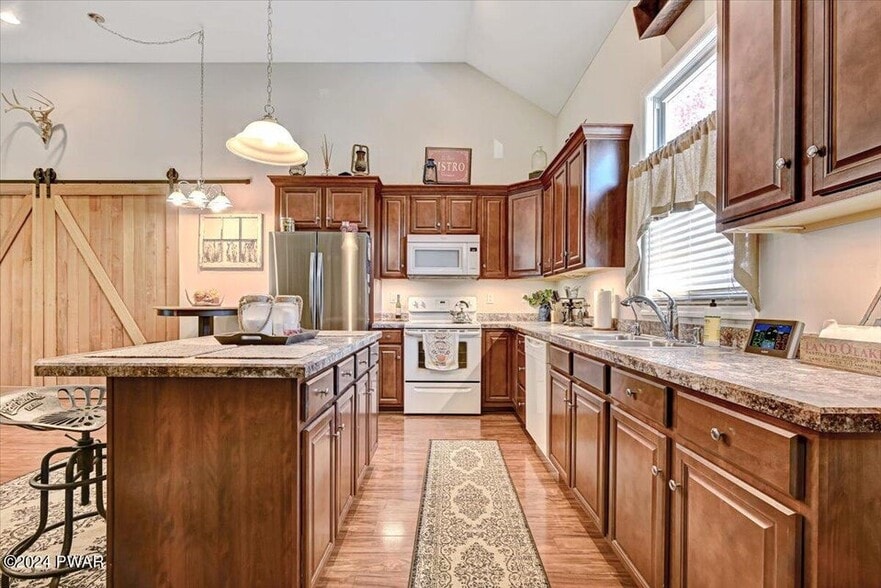 More Photos Of 186 Ledgedale Rd, Lake Ariel Apartments For Sale