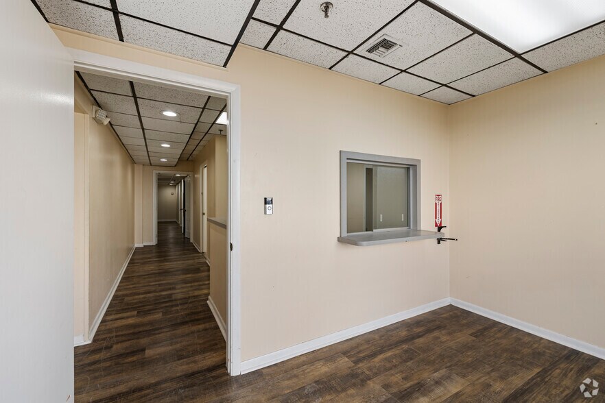 More Photos Of 2480 W 82nd St, Hialeah Warehouse For Lease