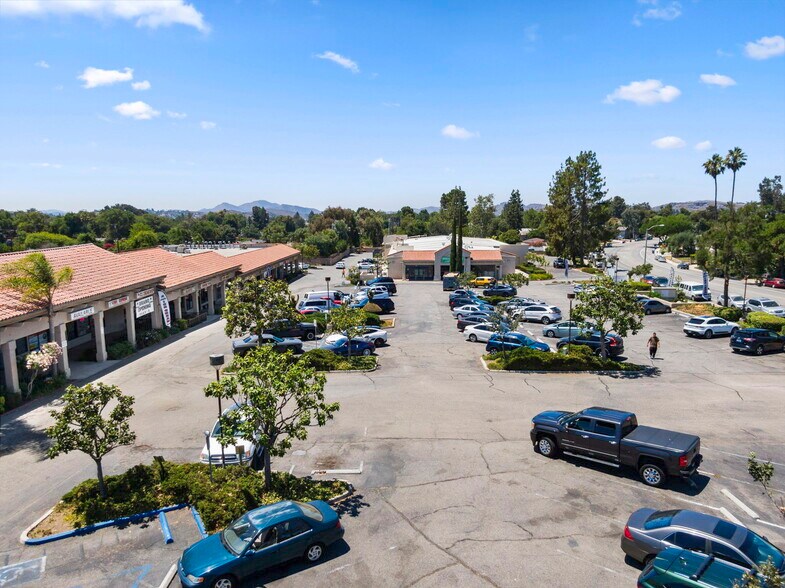 More Photos Of 1000-1086 E Avenida De Los Arboles, Thousand Oaks General Retail For Lease