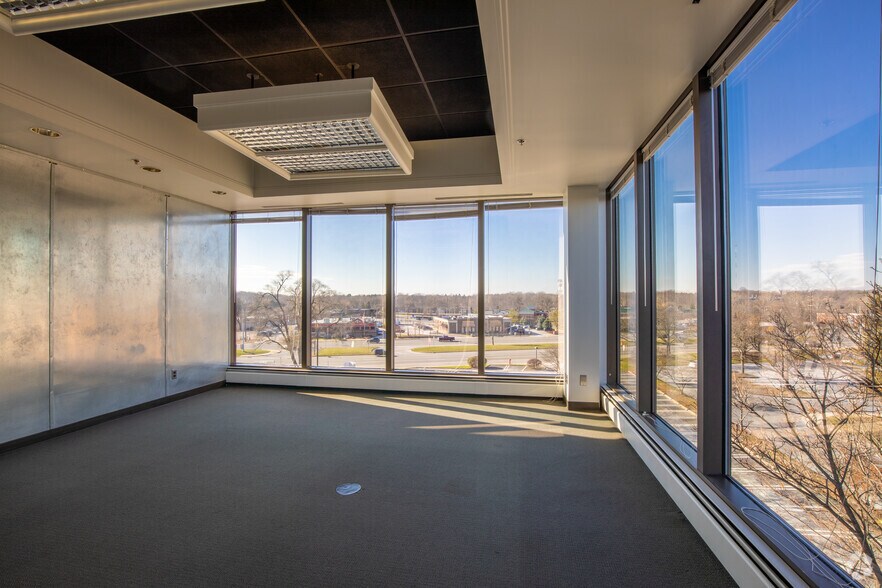 More Photos Of 25200 Telegraph Rd, Southfield Office For Lease
