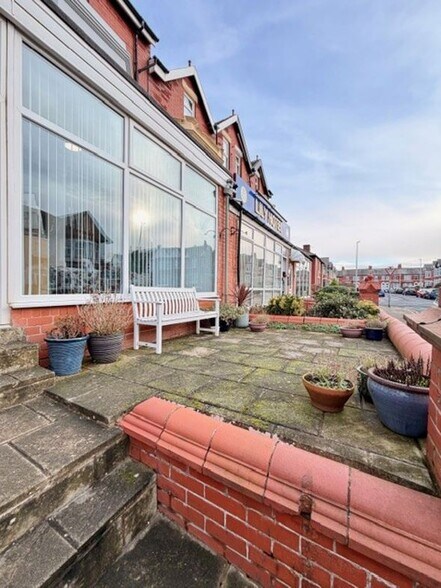 More Photos Of 46 King Edward Av, Blackpool Hotel For Sale