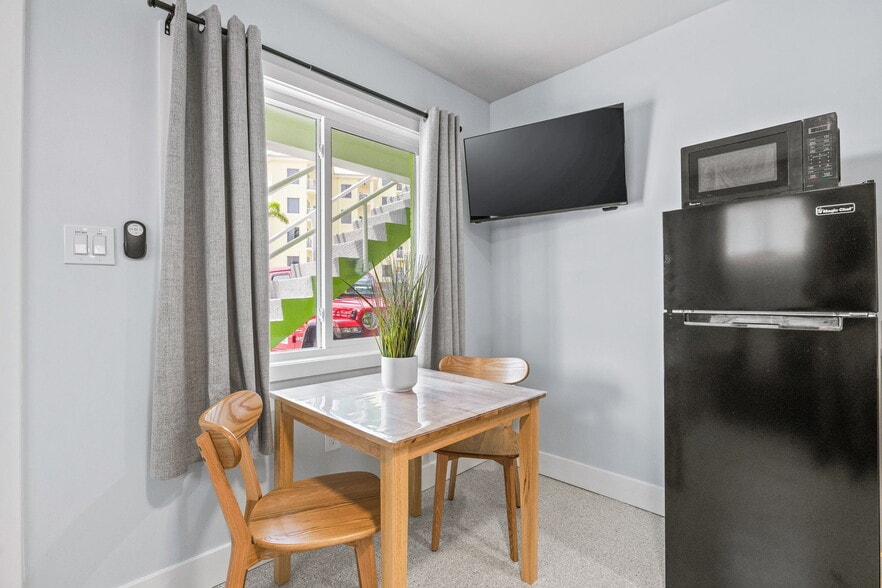 More Photos Of 12100 Gulf Blvd, Treasure Island Hotel For Sale