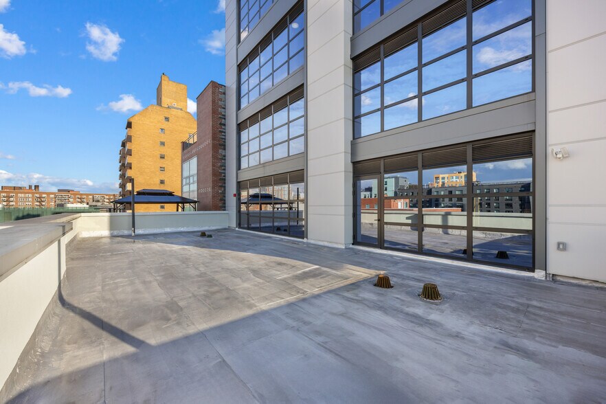 More Photos Of 13320 41st Rd, Flushing Office For Sale