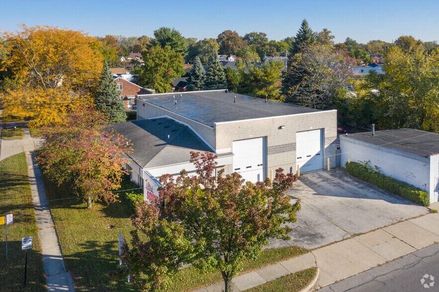 More Photos Of 1824 W Sylvania Ave, Toledo Showroom For Sale